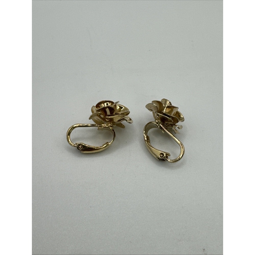 Vintage‎ Gold Tone Flower Clip On Earrings - Picture 2 of 4